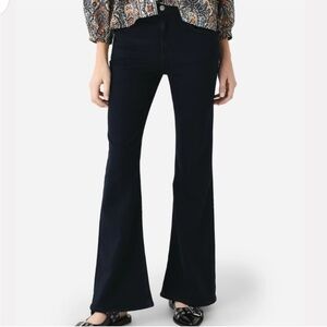 EUC 7 For All Mankind Isola Flare Jeans
Black Size 32